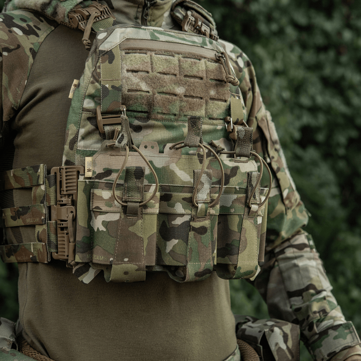 M-Tac Frontpanel til Cuirass QRS Pladebærer Tre Magasiner med elastisk magpung i camouflage