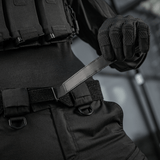 M‑Tac Internal Tiger Bælte i brug, perfekt til militært og taktisk udstyr, med velcro og metalramme fastgørelse.