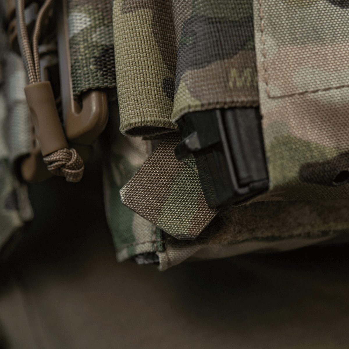 M-Tac Frontpanel til Plate Carrier Cuirass QRS til 4 Magasiner i Cordura Squadron materiale, holder AK/AR magasiner sikkert.