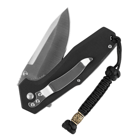 M-Tac Knife Lanyard Celtic på en sammenklappelig kniv, stilfuldt paracord tilbehør, praktisk til knive og andet udstyr.