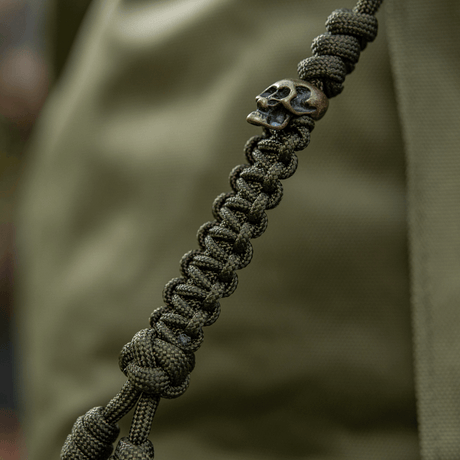 M-Tac Loopy Snake Skull Lanyard med flettet paracord 550 type III, stilfuldt og holdbart tilbehør til knive eller små udstyr.