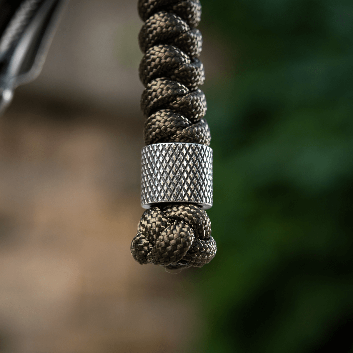 M-Tac Viper Lanyard Stainless Steel med flettede paracord og rustfrit stål Viper-perle for nem adgang til kniv.