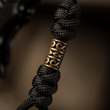 M-Tac Zeus Lanyard i flettet paracord med dekorativt Zeus-design, ideel til kniv, lygte eller udstyr. Stilfuld, fleksibel og holdbar.