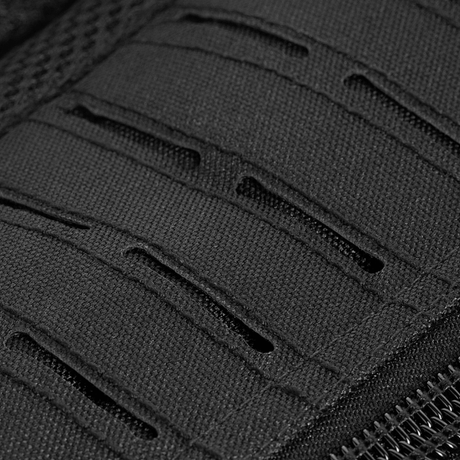 Detaljeret visning af M-Tac Assault Pack Laser Cut med MOLLE-system og robust polyester.