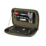 M-Tac Admin Pouch X-Large Elite med opbevarede værktøjer og udstyr, åben taske i slidstærkt Cordura-materiale.