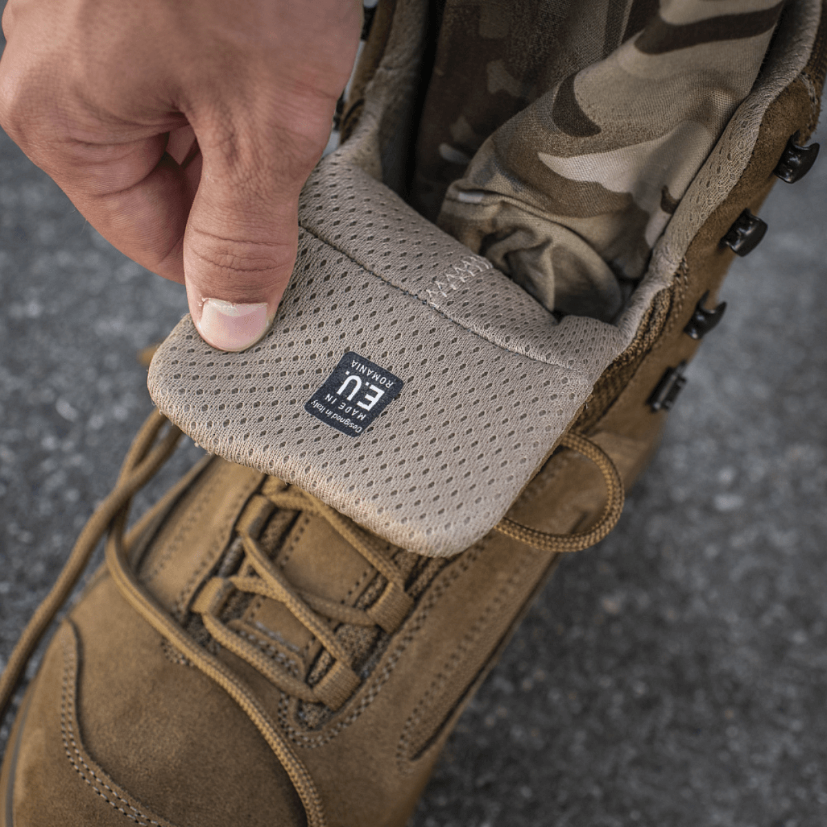 Nærbillede af M-Tac Taktiske Sommerstøvler med fokus på blødt, åndbart indlægssål designet til komfort på varme sommerdage.