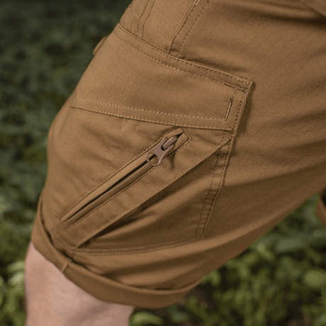 M-Tac Shorts Aggressor Gen.II Flex med rip-stop materiale og lynlåslommer; letvægt, vand- og smudsafvisende til alsidig brug.