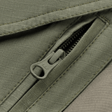 Detaljeret billede af lynlås på M-Tac Shorts Aggressor Gen.II Flex, holdbart rip-stop materiale med Teflon-belægning.