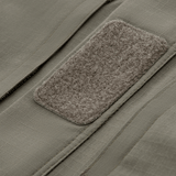 Nærbillede af M-Tac Jakke Patrol Flex med velcro-panel til ID og badges, viser detaljeret stofstruktur og design.