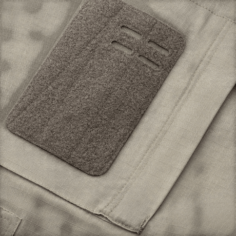 Velcro panel på M-Tac Patrol Flex Jakke med plads til navneskilt, i en let figursyet pasform designet til komfort og funktionalitet.