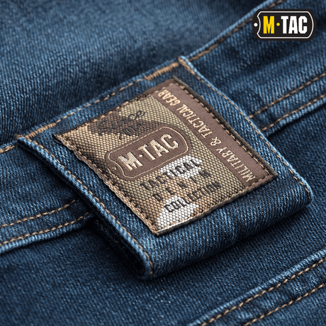 M-Tac Tactical Gen.I Regular Fit jeans med camouflagemærke på tæt skud af denimstof.