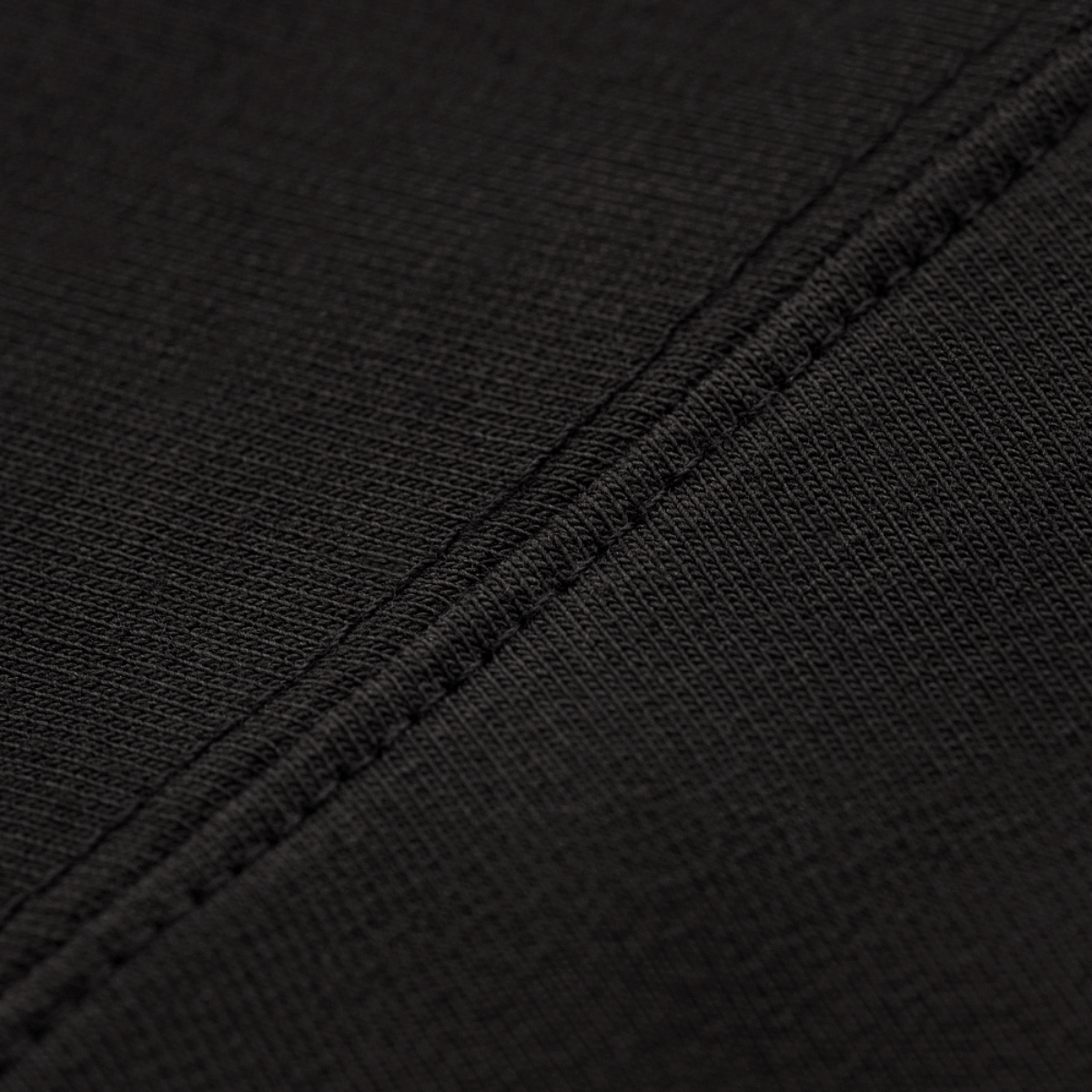 Detaljebillede af M-Tac Pullover 4 Seasons tekstur og syning, lavet af 95% bomuld og 5% elastan for alsidig brug hele året.