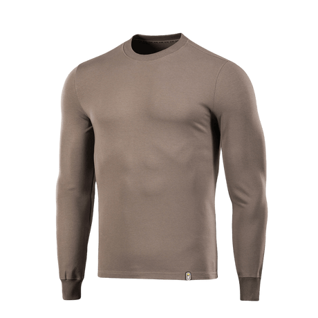 M-Tac Pullover 4 Seasons i brun farve med rund hals og lange ærmer, ideel til helårs brug, lavet af bomuld og elastan.