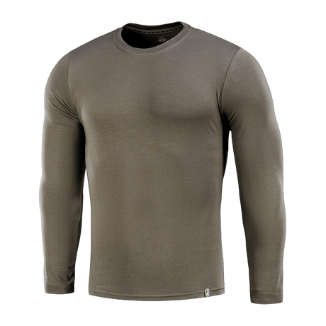 M-Tac Long-sleeve T-shirt 93/7 i tykt, elastisk materiale velegnet til hverdag, sport og friluftsliv, fremhæver muskelkonturer.