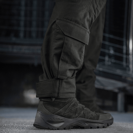 Sort benklædning af M-Tac Bukser STURM NyCo Extreme Gen.II med taktiske lommer og robust design.