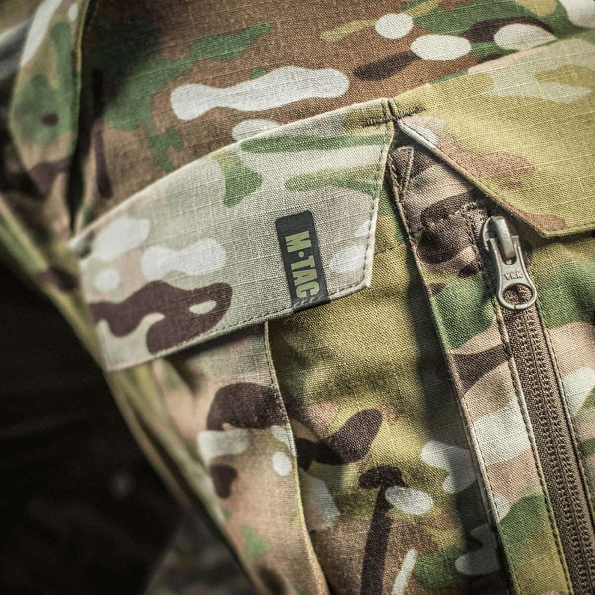 Detalje af M-Tac Bukser STURM NyCo Extreme Gen.II i camouflage med lynlås og robust design.