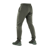 M-Tac Bukser Stealth Cotton i olivengrøn set bagfra, fremstillet af 100% bomuld med elastik i taljen og åndbar komfort til sport og hverdag.