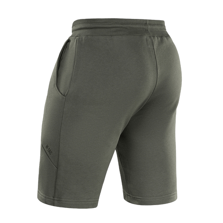 M-Tac Shorts Casual Fit Cotton i olivengrøn, set bagfra med elastik i taljen og sidelommer, ideel til sommer og aktiv brug.