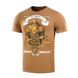 M-Tac T-shirt Viking med vikingemotiv og teksten 'Til Valhall'; designet til at fremhæve kampgejst; fremstillet af 93% bomuld, 7% polyester.