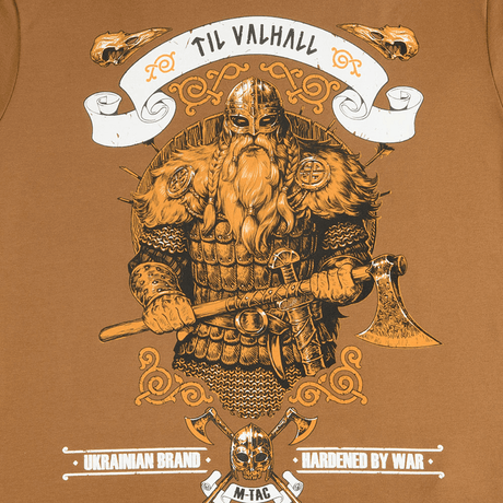 M-Tac T-shirt Viking med frygtindgydende viking i kampudrustning, "Til Valhall" tekst; ukrainsk mærke og krigerisk design.
