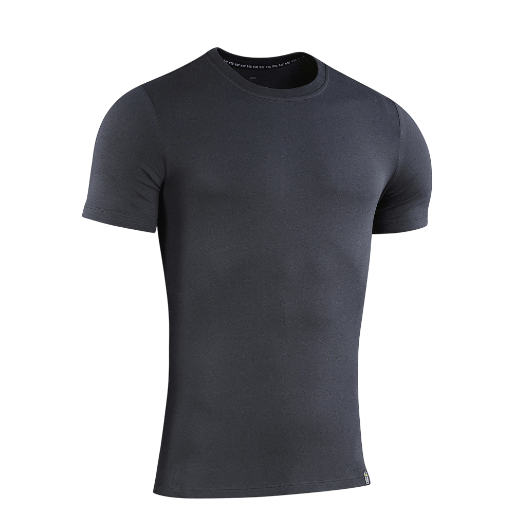M-Tac T-shirt 93/7 Summer i mørkegrå farve, fremstillet af 93% bomuld og 7% elastan, ideel til sommerbrug med en elegant pasform.