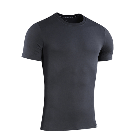 M-Tac T-shirt 93/7 Summer i mørkegrå farve, fremstillet af 93% bomuld og 7% elastan, ideel til sommerbrug med en elegant pasform.