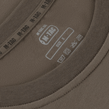 Nærbillede af M-Tac T-shirt 93/7 Summer i brun farve med mærkats og størrelsesinformation