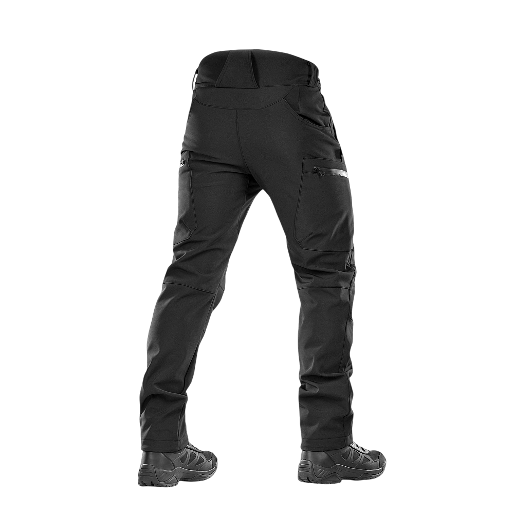 Bagside af M-Tac Bukser Soft Shell Vinter med fleecefor og softshell-materiale, ideelle til efterår og vinter.