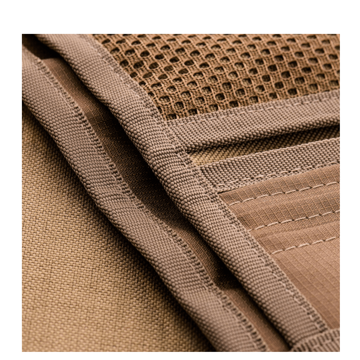 Nærbillede af M-Tac Pung Elite lavet af slidstærkt Cordura nylon i militærstil.