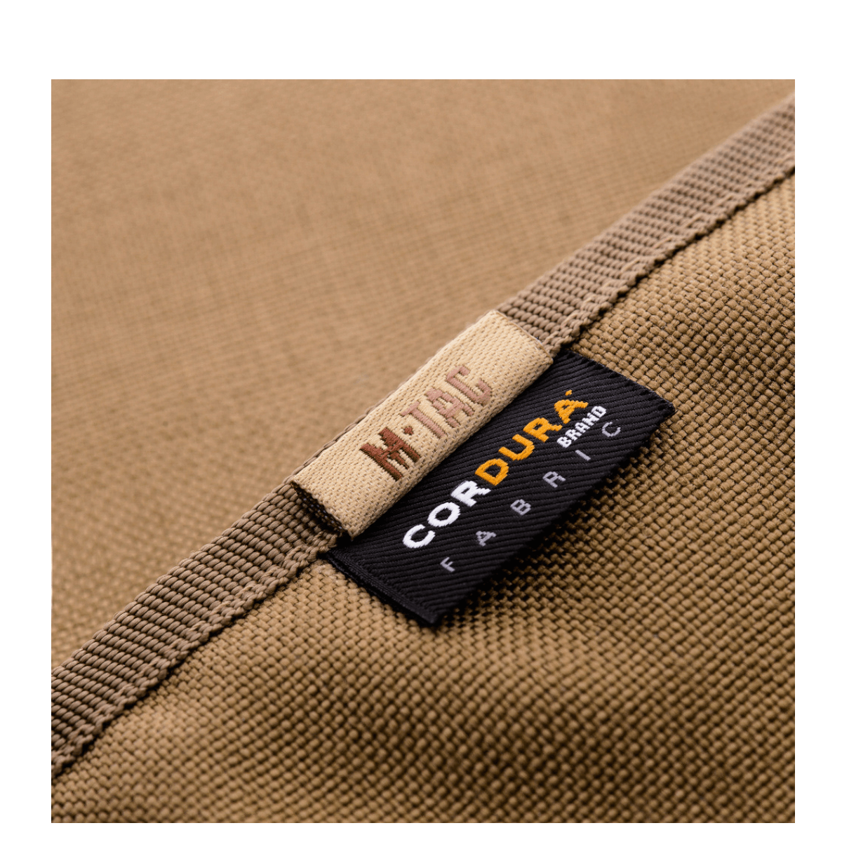 M-Tac Pung Elite lavet af slidstærk Cordura nylon stof med mærkater, stilfuld design til taktiske og daglige behov.