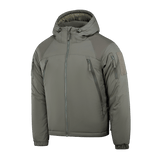 M-Tac Alpha Gen.III Pro Vinterjakke i olivengrøn med justerbar hætte, ideel til kolde temperaturer og udendørs aktiviteter.