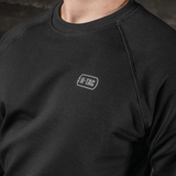 M-Tac Raglan Athlete sweatshirt sort med rund hals og raglanærmer, ideel til sport og daglig brug, viser M-Tac logo.
