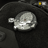 Nærbillede af M-Tac Buckler Taske Elite med et taktisk design og detalje i høj kvalitet, fremhæver det robuste mønster og finish.