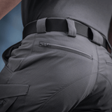 Nærbillede af M-Tac Aggressor Summer Flex Shorts i grå med elastisk talje og lommer, designet til taktisk brug og fri bevægelse.