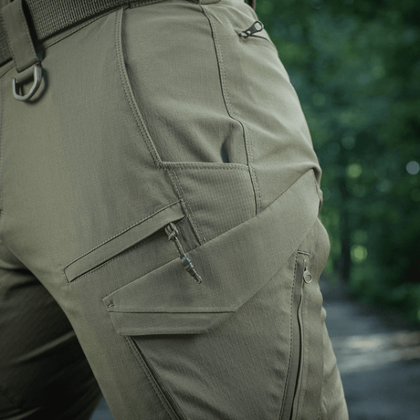 M-Tac Aggressor Summer Flex Shorts i Flex Rip-Stop stof med funktionelle lommer og elastisk talje til udendørs aktiviteter.