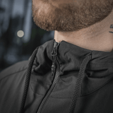 Nærbillede af M-Tac Pilgrim Bomberjakke med lynlås og hætte, komfortabelt design til hverdagsbrug og aktiv sport.