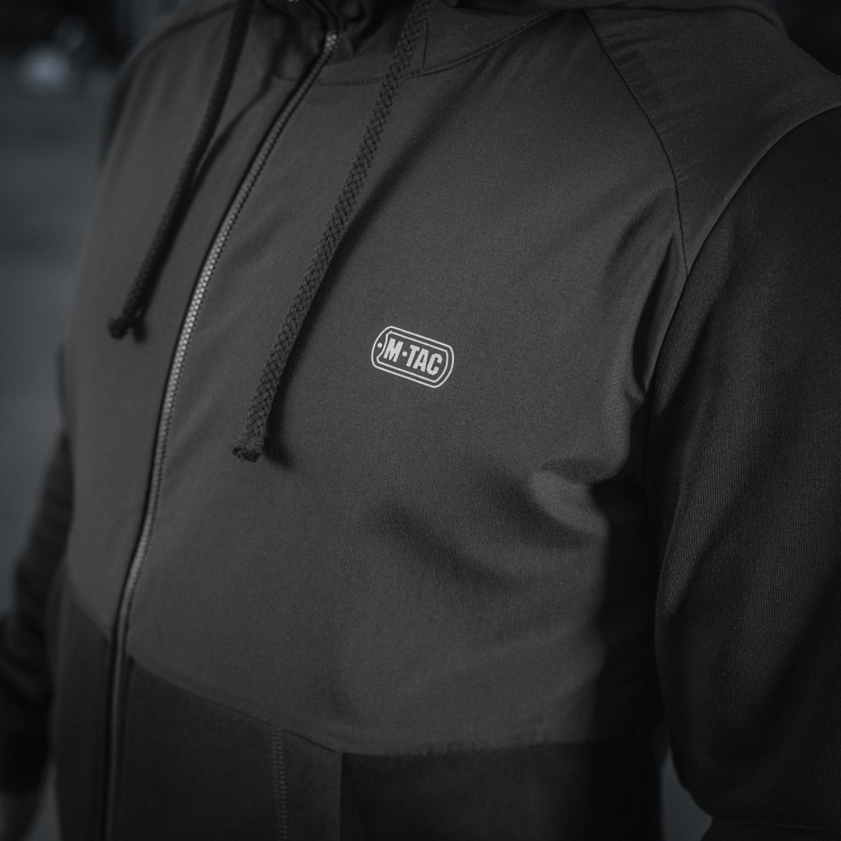 M-Tac Pilgrim Bomberjakke i stilfuldt design med lynlås, perfekt til hverdagsbrug og sport. Holdbar og komfortabel jakke med hætte.