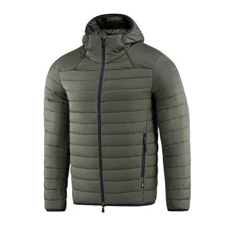 M-Tac Stalker Gen.III Jakke i olivengrøn med G-LOFT isolering, perfekt til overgangssæson, viser moderne design og praktiske detaljer.