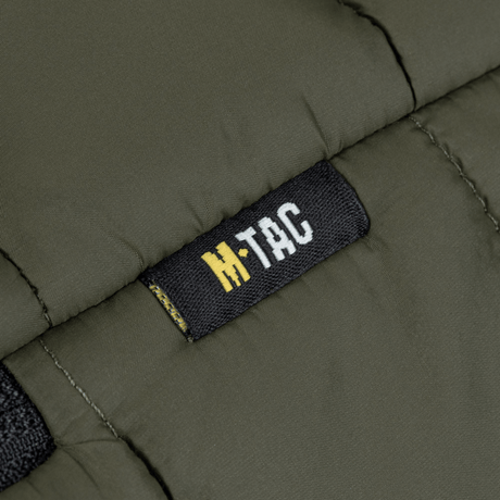 Nærbillede af M-Tac Stalker Gen.III Jakke med M-TAC logo på nylonstof, jakke detaljeret syning
