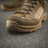 Nærbillede af M-Tac Sneakers Tactical Demi-Season Pro Line med suede og Cordura overmateriale samt en patenteret Vibram-sål.