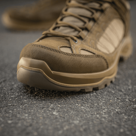 Nærbillede af M-Tac Sneakers Tactical Demi-Season Pro Line med suede og Cordura overmateriale samt en patenteret Vibram-sål.