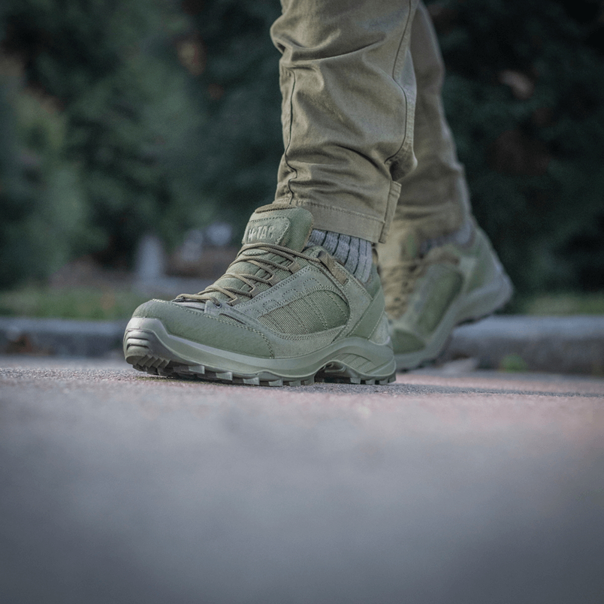 Tactical Sneakers Demi-Season – Let og komfortabel til trekking og outdoor, grønne sko med slidstærk sål og gummiforstærket tå.