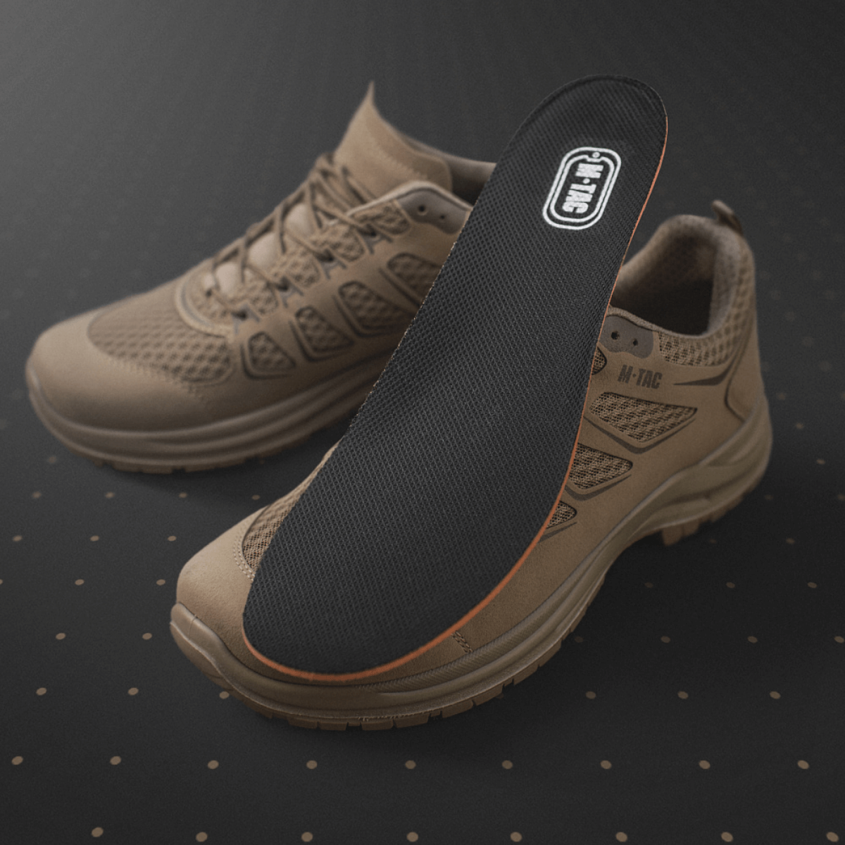 M-Tac Tactical Sneakers IVA med åndbar mesh overdel og indlægssål til komfort, ideel til trekking og outdoor-aktiviteter.