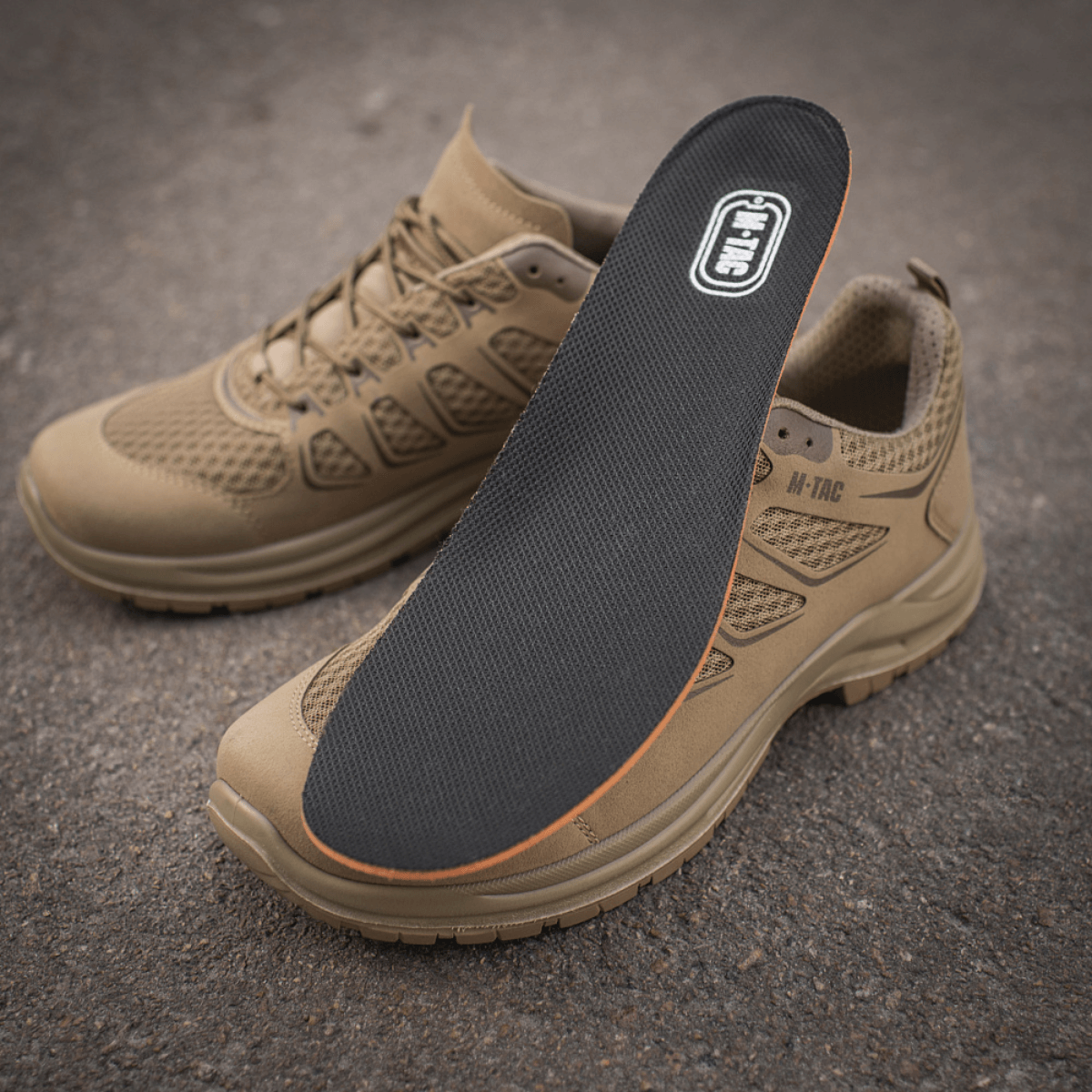 M-Tac Tactical Sneakers IVA med ventilationsmesh og indlægssål, designet til trekking og outdoor-aktiviteter. Lette og slidstærke sneakers.