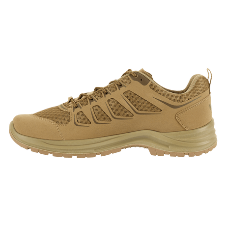 M-Tac Tactical Sneakers IVA i beige, lette og åndbare sko ideelle til trekking og outdoor-aktiviteter, set fra siden.