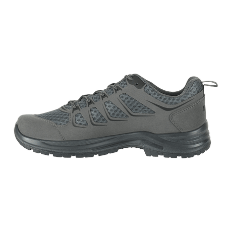 M-Tac Tactical Sneakers IVA, lette og slidstærke, ideelle til trekking og outdoor, vises fra siden i grå med ventileret overdel.