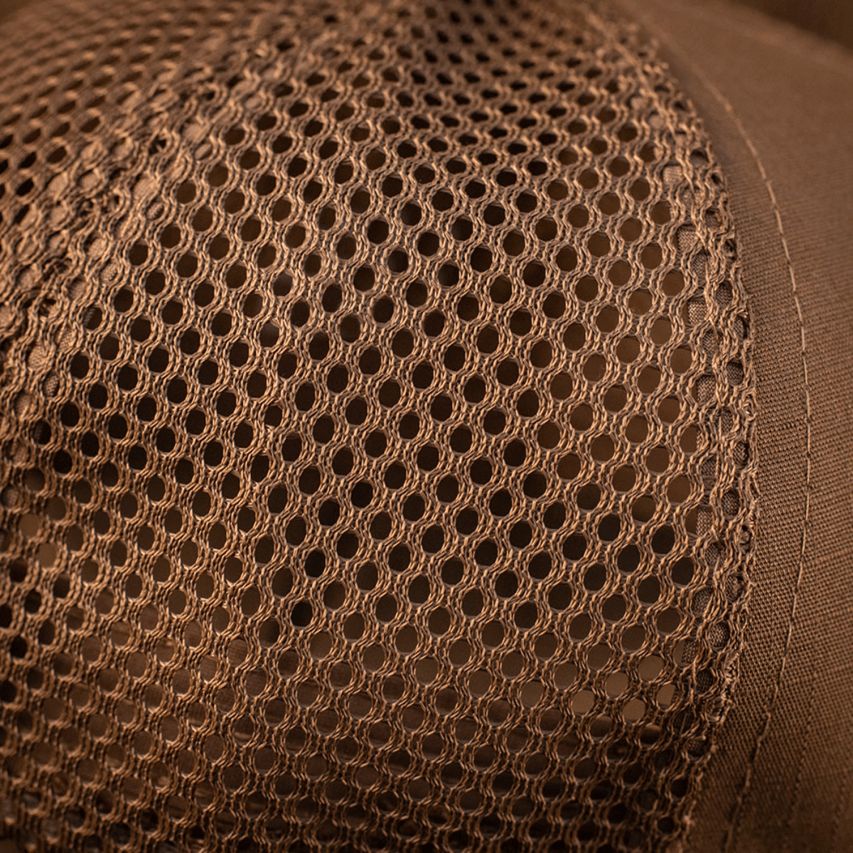 Nærbillede af M-Tac Mesh Flex Ripstop Baseball Cap viser mesh-panelerne, der giver optimal ventilation.