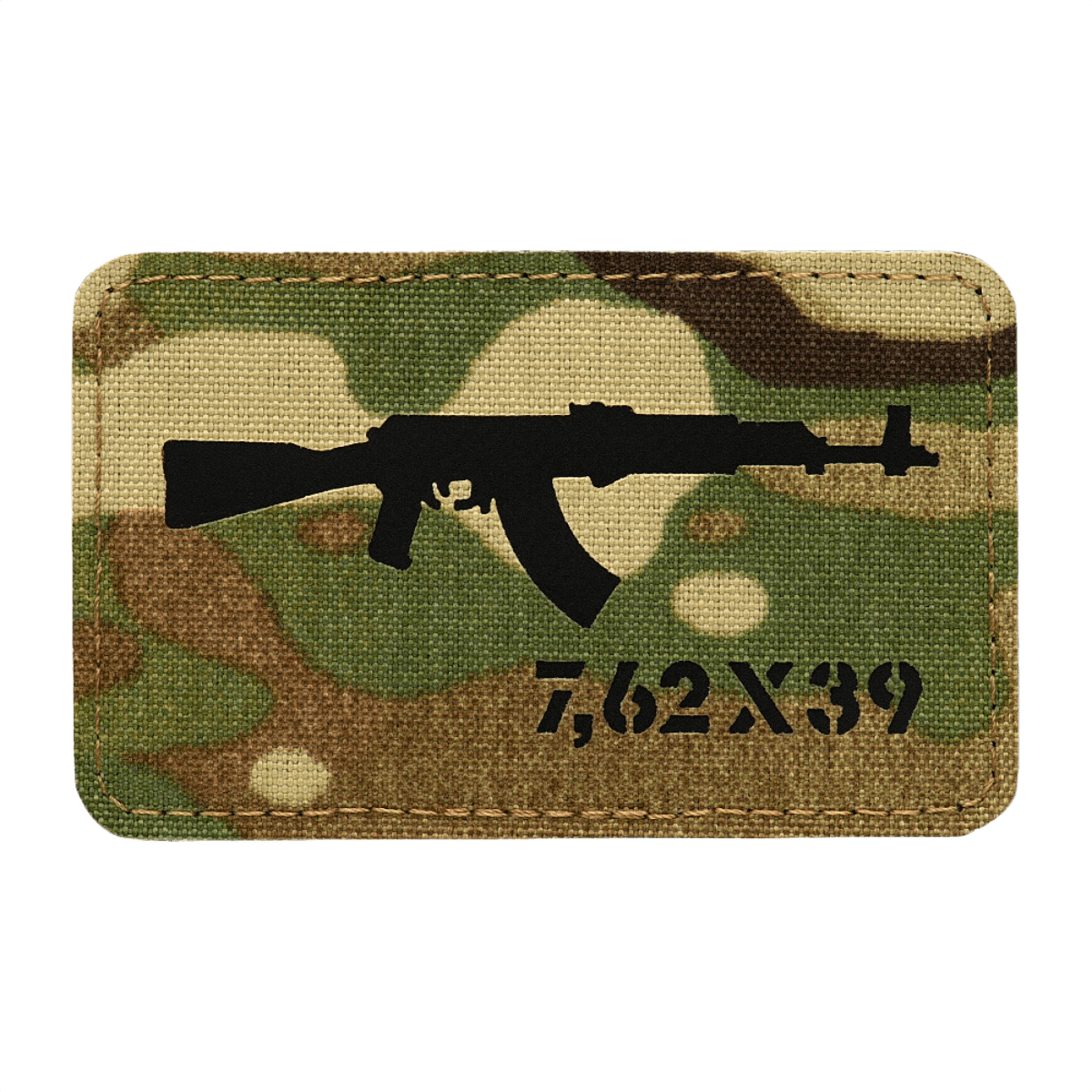 M-Tac AKM 7,62x39 Laser Cut Patch med camouflagebaggrund og AKM-symbol, til taktisk brug med Velcro fastgørelse, slidstærkt Cordura 500D materiale.