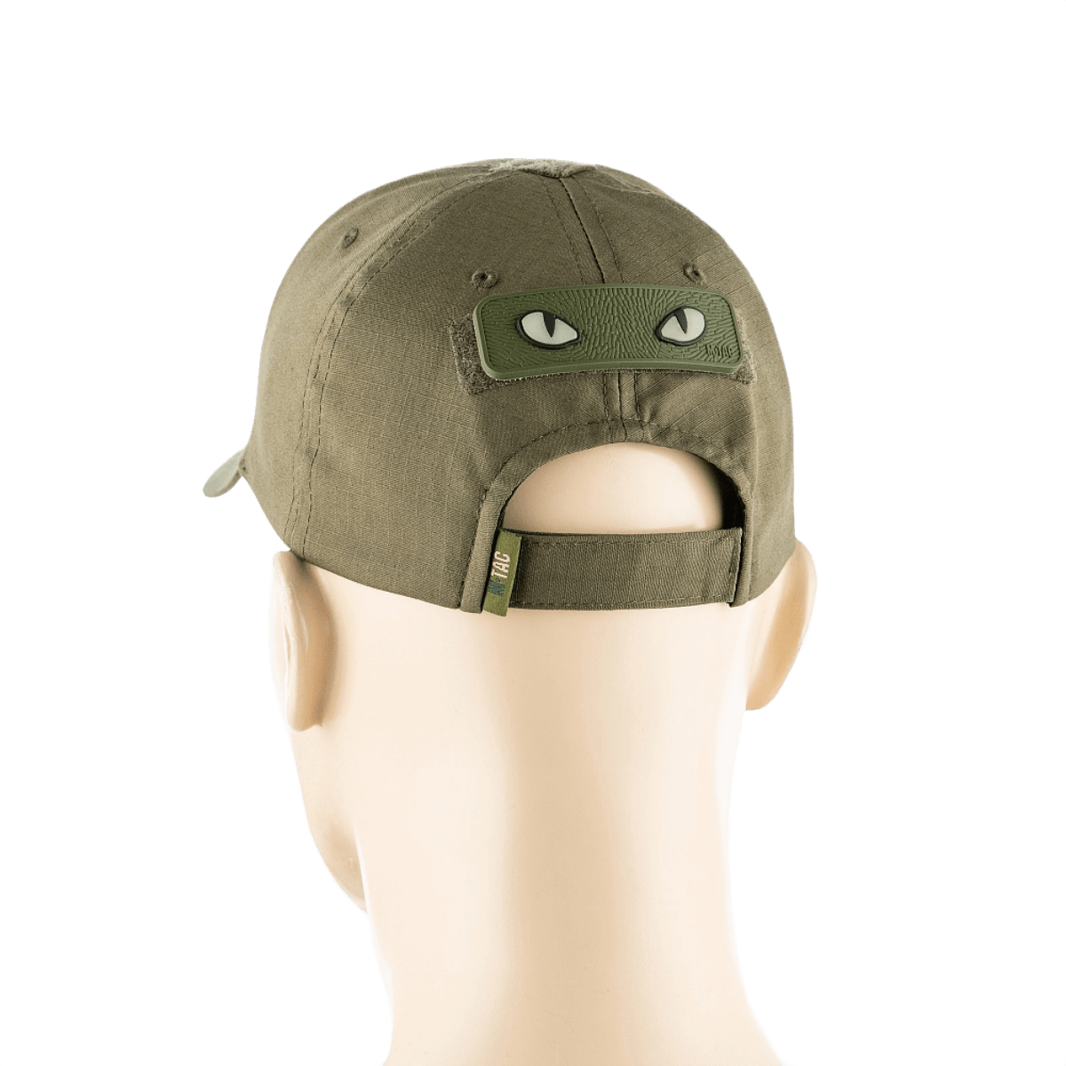 M-Tac Cat Eyes 3D PVC Patch på en kasket, taktisk patch med lysreflekterende 3D-design, ideel til militær og outdoor brug.