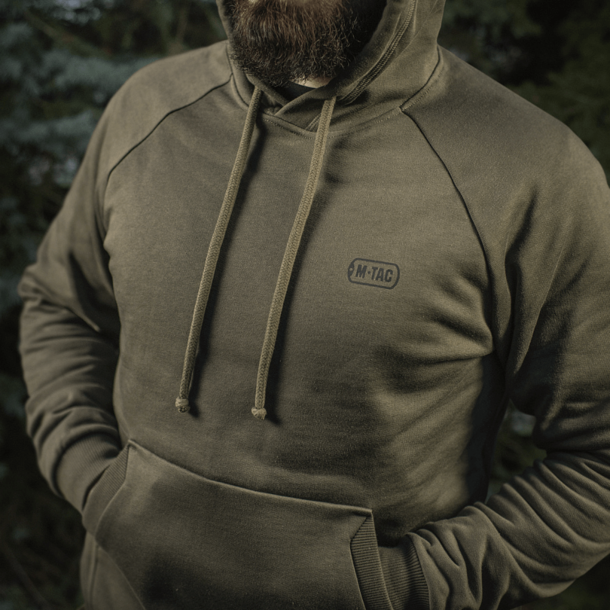 M-Tac Cotton Raglan Hard Hoodie i 100% bomuld med fleecefor, stilfuld raglanærme og kængurulomme. Perfekt til efterår og vinter.